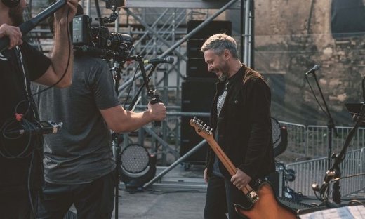 Η επανένωση της ιστορικής μπάντας του Αλκίνοου Ιωαννίδη & η εμφάνιση στο θέατρο Λυκαβηττού