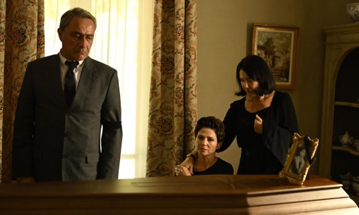 Άγιος Έρωτας: Συγγενείς και φίλοι αποχαιρετούν την Κατρίν & ο Μαρκόπουλος ενοχοποιεί τον Κυριάκο