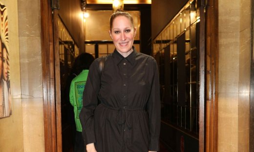 Κόρα Καρβούνη: Η δίδυμη αδερφή της, οι φάρσες και η σύγκριση: «Θα ήταν πάρα πολύ περίεργο...»