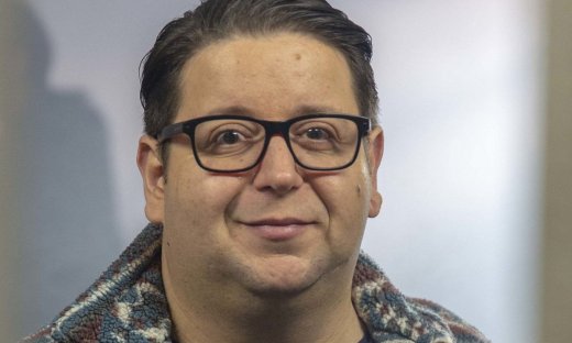 Θάνος Μπίρκος: «Μου αρέσει να μαθαίνω για απιστίες φίλων μου, γιατί...»