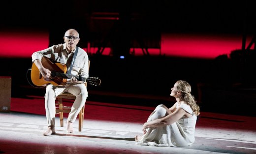 Νίκος Μποφίλιος: «Μες στους ανθισμένους κήπους» η ξυπόλυτη Νατάσσα Μποφίλιου μαζί με τον πατέρα της