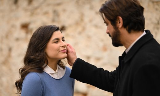 Άγιος Έρωτας: Ο πατήρ Νικόλαος ζητά από τη Χλόη να βάλουν τέλος στη σχέση τους