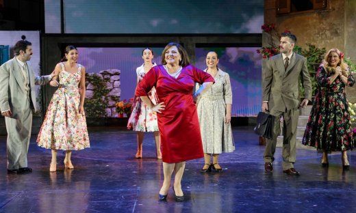 «Μάλιστα κύριε Ζαμπέτα»: Μια θριαμβευτική πρεμιέρα που καταχειροκροτήθηκε στο ΔΕΗ Θέατρο Άλσος!