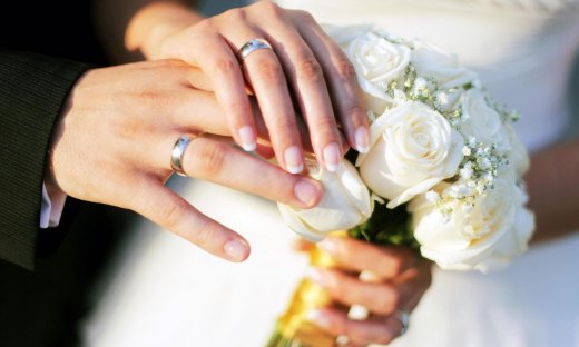 Αποκλειστικό - Γνωστός τραγουδιστής παντρεύεται τον Οκτώβριο – Όλες οι λεπτομέρειες