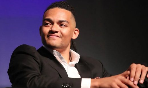 Αποκλειστικό: «Σεισμός» στο θέατρο μόλις εμφανίστηκε ο Εμμανουήλ Καραλής-Καρέ καρέ η στιγμή