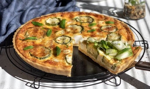 Τάρτα με κολοκυθάκια και κατσικίσιο τυρί από τον Άκη Πετρετζίκη