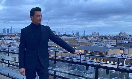 Απίστευτη σκηνή! Ο Χιου Τζάκμαν μπήκε σε αυτοκίνητο αγνώστου για να ξεφύγει από το πλήθος