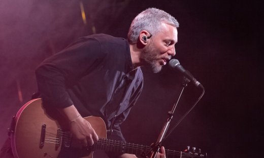 Μάνος Χατζιδάκις: «Παίδες Επί Κολωνώ» και «Κοινός Βίος» με τον Αλκίνοο Ιωαννίδη σε τρεις βραδιές