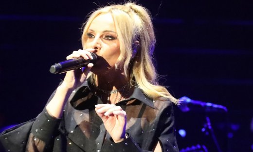 Στέλλα Χρυσικοπούλου: Η πιο πιστή θαυμάστρια της Ζήνα είναι η μητέρα της! Αγκαλιά στο θέατρο Άλσος