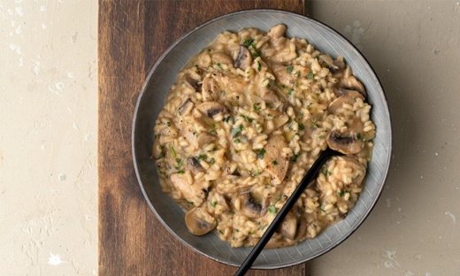 Ριζότο με κοτόπουλο και μανιτάρια από τον Άκη Πετρετζίκη