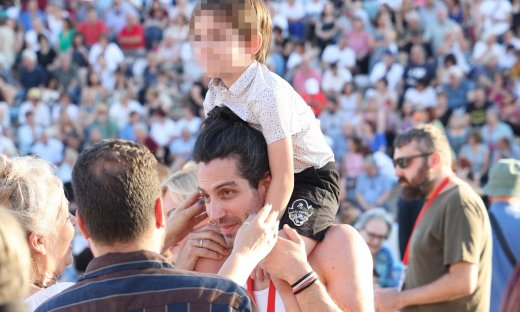 Άγγελος Θεοδωράκης Παπαγγελίδης: Ο εγγονός του Μίκη με τον γιο του στο Καλλιμάρμαρο