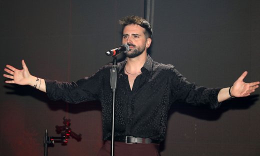 Γιάννης Φακίνος: «Ανατρίχιασα όταν άκουσα τον Παντελίδη να "τραγουδά" το κομμάτι μου με AI»