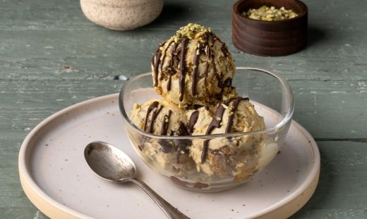 Η απόλυτη συνταγή για παγωτό Dubai chocolate από τον Άκη Πετρετζίκη
