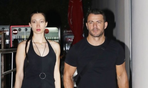 Ο Αγγελόπουλος κοιμάται με την κόρη του–«Άμα δεν σηκώνει το τηλέφωνο να ξέρετε...» λέει η Βαμβακούση