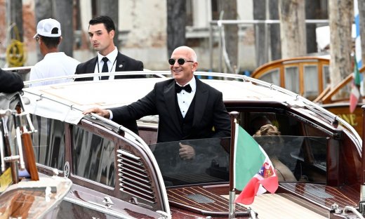 Μπέζος-Σάντσεζ: Η 1η φωτό του γάμου τους, τα εκατομμύρια που ξοδεύτηκαν & η αναστάτωση στη Βενετία