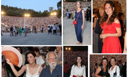 «Άνοιξε» το Φεστιβάλ Επιδαύρου - Κατάμεστο το Αρχαίο Θέατρο από επώνυμους - Οι λαμπερές παρουσίες