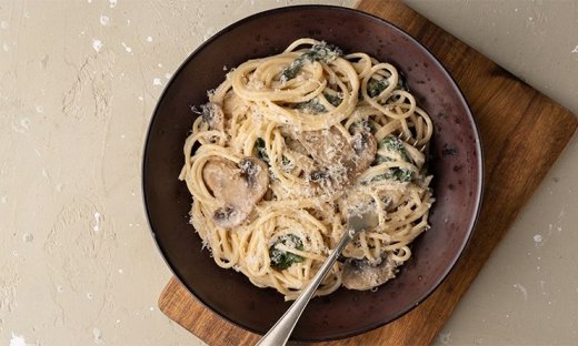 Ζυμαρικά με μανιτάρια και σπανάκι από τον Άκη Πετρετζίκη!