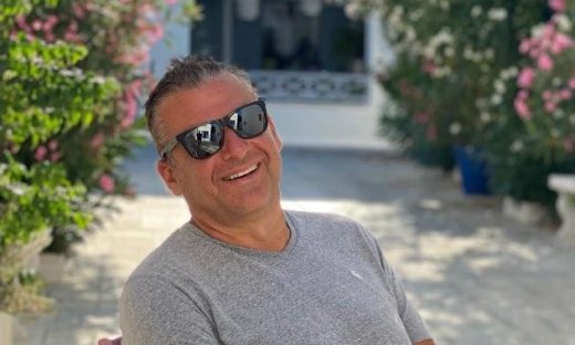 Γιώργος Λιάγκας: Αποκλεισμένος στην Τήνο ο παρουσιαστής! - «Ε, δεν το λες και φυλακή»