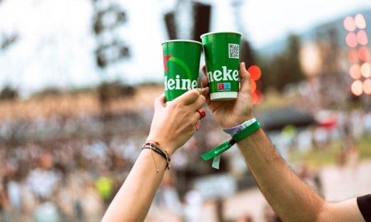 Τα τσουγκρίσματα της παρέας έχουν περισσότερη σημασία από το feed σου