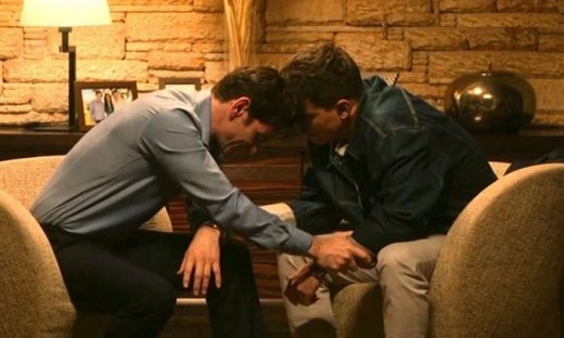 Ο Τιμωρός: Ράγισαν καρδιές με τη σκηνή Αλέξη-Φίλιππου: «Όσο κάθαρμα & αν ήταν, αυτός τον μεγάλωσε!»