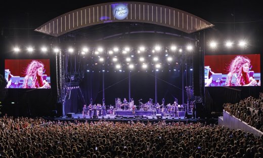 Η Τσάκα Καν απέτισε φόρο τιμής στον Κουίνσι Τζόουνς στο Φεστιβάλ Τζαζ του Μοντρέ