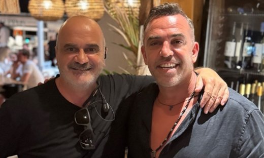 Στέφανος Κωνσταντινίδης: Με τον αδερφό της Αλιμπέρτη, Κώστα, και την κούκλα σύζυγό του στην Πάρο