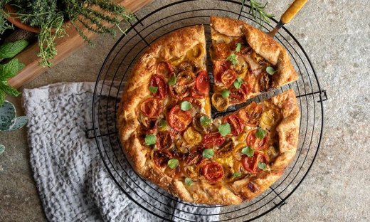 Galette με φέτα και ντοματίνια από τον Άκη Πετρετζίκη