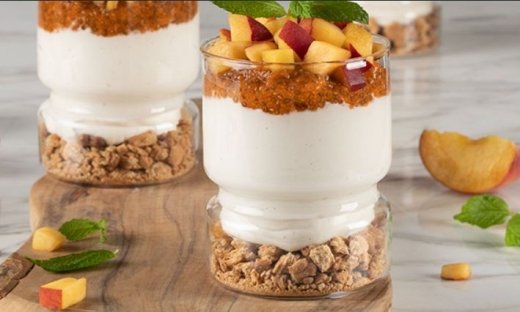 Light cheesecakes με μαρμελάδα ροδάκινο από τον Άκη Πετρετζίκη