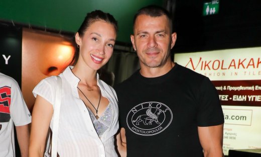 Αγγελόπουλος – Βαμβακούση: Θεατρική έξοδος για το ζευγάρι–Μαγνήτισε τα βλέμματα η σύζυγος του Ντάνου