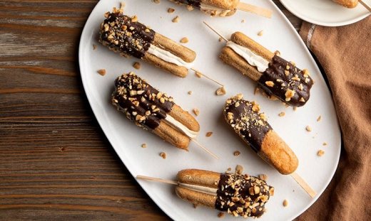 Παγωτό τιραμισού σε ξυλάκι από τον Άκη Πετρετζίκη