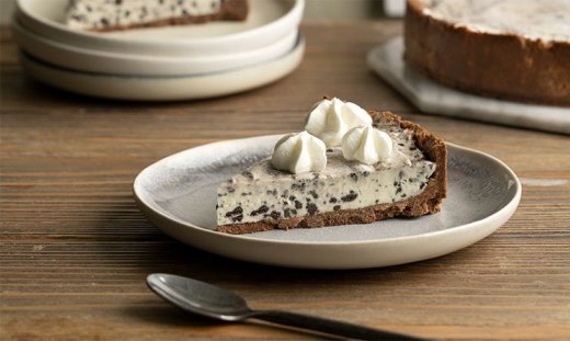 Φτιάξτε μέσα σε 10 λεπτά σοκολατένια τάρτα με παγωτό όπως ο Άκης Πετρετζίκης