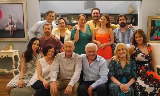 Το σόι σου: Η Χαρούλα προσπαθεί να μεταμορφώσει τον Βαγγέλη σε ρομαντικό ιππέα