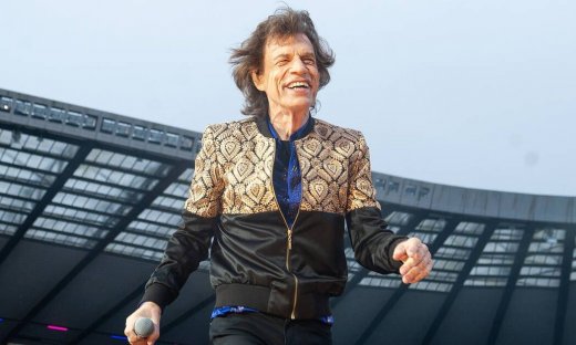 Μικ Τζάγκερ: Ο ατίθασος θρύλος των Rolling Stones γίνεται 82 – Η άγρια ζωή, οι έρωτες & η περιουσία!