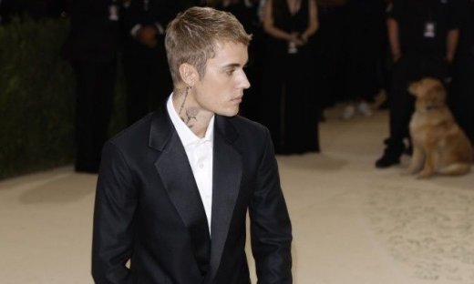 Κυκλοφόρησε το νέο άλμπουμ του Τζάστιν Μπίμπερ με τίτλο «SWAG»