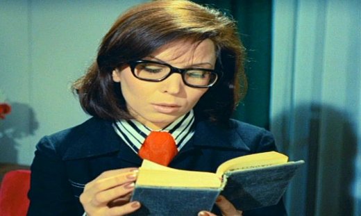 Ελένη Μαυρομμάτη: Πώς είναι σήμερα, στα 81 της, η γραμματέας της Καρέζη στο «Δεσποινίς Διευθυντής»