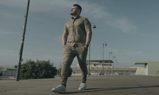 Πιλάτος Κουνατίδης: Κυκλοφόρησε το απόλυτο καλοκαιρινό hit «2 Λεπτά»