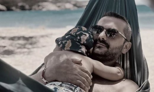 Κίμωνας Κουτσόπουλος: Fashion icon ο γιος του σεφ! Διακοπές με τον μπαμπά Λεωνίδα στη Σχοινούσα