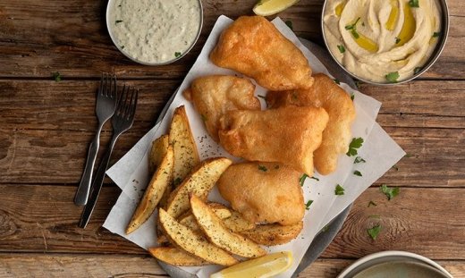 Fish and chips από τον Άκη Πετρετζίκη