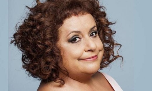 Μην αρχίζεις τη μουρμούρα: Η Βούλα νομίζει ότι έπαθε «καρδιακό επεισόδιο»