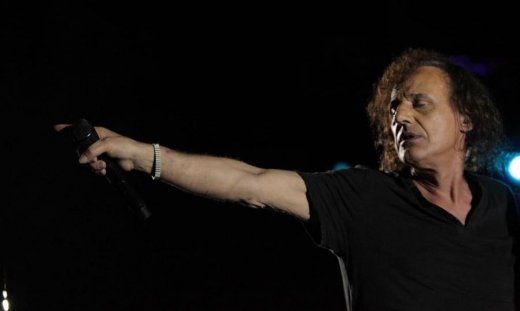 Βασίλης Παπακωνσταντίνου: Αναβλήθηκε η συναυλία του στη Δράμα λόγω "μικρού ατυχήματος"