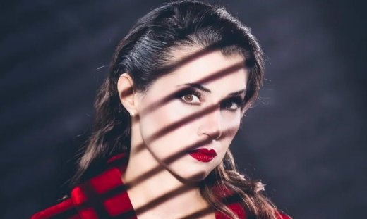 Πόρτο Λεόνε – Μαριάννα Πολυχρονίδη: Μας συστήνει την ηρωίδα της