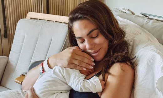 Βαλαβάνη: Θηλάζει τον νεογέννητο γιο της - «Κουβαλάει πόνο και πολλά δάκρυα»