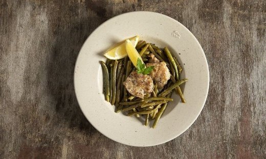 Κοτόπουλο λεμονάτο με φασολάκια από τον Άκη Πετρετζίκη!