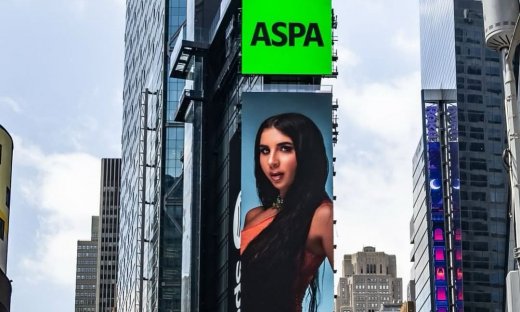 Η Άσπα στο Billboard της Times Square: «Είναι τιμητικό και μαγικό»