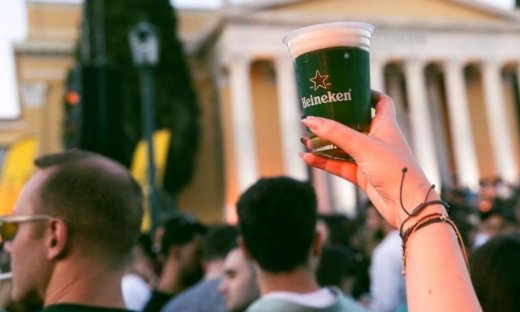 Πέντε πράγματα που δεν έβλεπες επειδή scrollαρες στο κινητό (και ήταν καλύτερα από το feed σου)