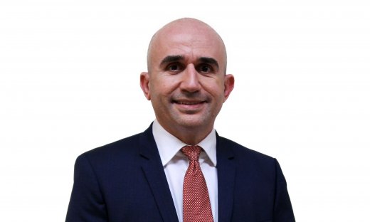 Γρηγόρης Λέων: Έχετε δει την κατά 7 χρόνια νεότερη σύζυγό του, που έχουν μαζί έναν γιο;