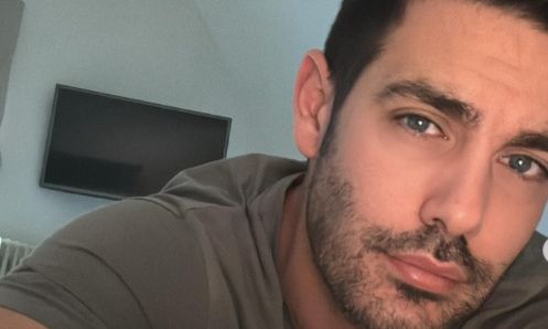 Κώστας Μαρτάκης: Αυτό είναι το πολυτελές σπίτι του τραγουδιστή στον Διόνυσο