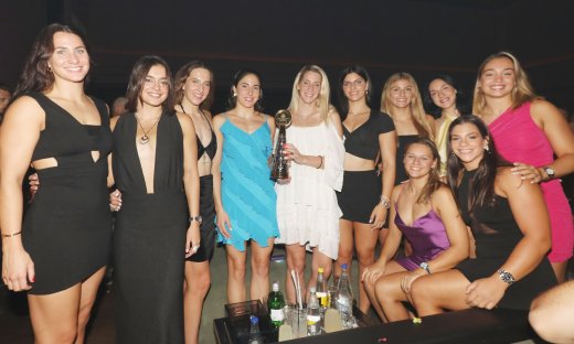 Μετά το παγκόσμιο... στα μπουζούκια - Οι πρωταθλήτριες του πόλο τ' έσπασαν στο Romeo!