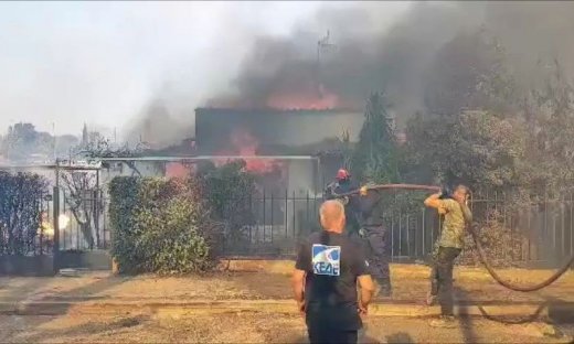 Φωτιά: Εφιαλτικές διαστάσεις σε Αφίδνες, Εύβοια, Κύθηρα και Μεσσηνία - Καίγονται σπίτια στο Κρυονέρι