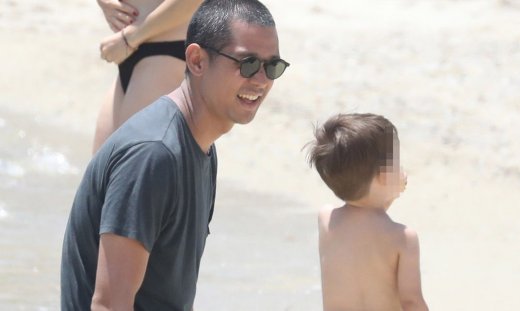 Σωτήρης Κοντιζάς: Το φωτογραφικό άλμπουμ των οικογενειακών διακοπών του στη Σχοινούσα